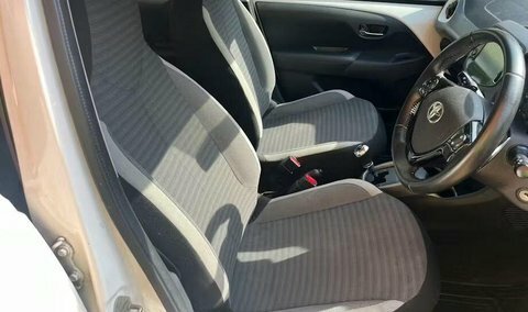 Toyota Aygo 1.0 Vvt-i X-play KS69PBZ White #6