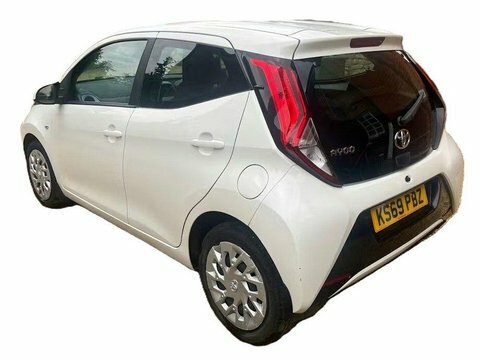 Toyota Aygo 1.0 Vvt-i X-play KS69PBZ White #3