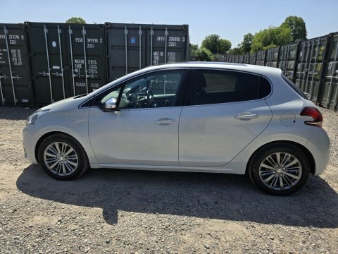 Peugeot 208 1.2 Puretech Allure DG17VUD White #6