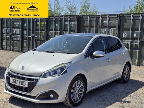 Peugeot 208 1.2 Puretech Allure DG17VUD White #3