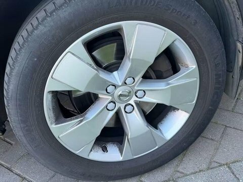 Volvo XC40 2.0 T4 Momentum LB19ENT Black #6