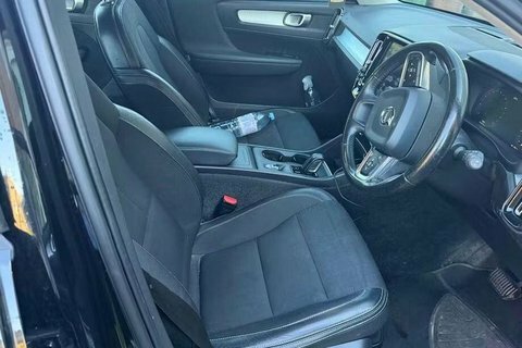Volvo XC40 2.0 T4 Momentum LB19ENT Black #4