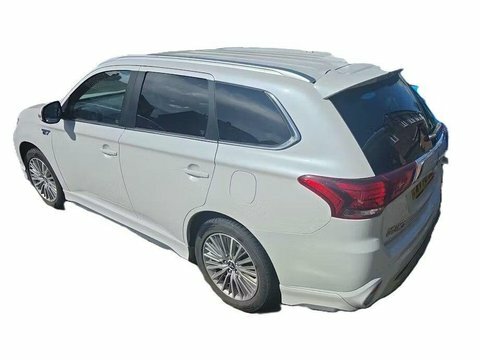 Mitsubishi Outlander 2.4H Twinmotor 13.8Kwh WV70SZR White #3