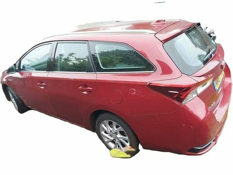Toyota Auris 1.8 Vvt-h Icon Red