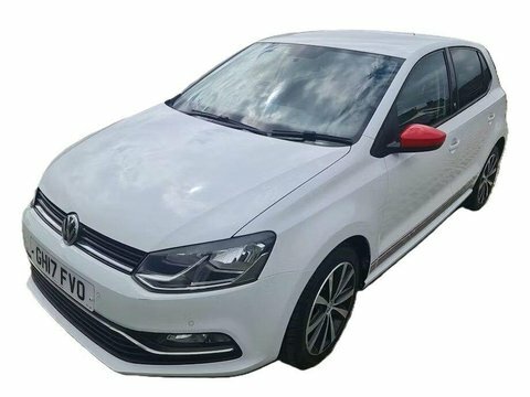 Volkswagen Polo 1.2 Tsi Bluemotion GH17FVO White #2