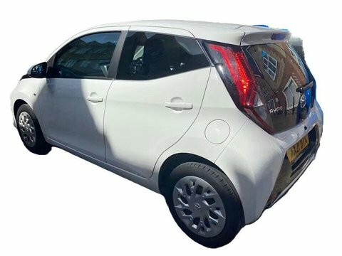Toyota Aygo 1.0 Vvt-i X-play AX21DTK White #3
