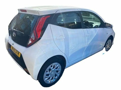 Toyota Aygo 1.0 Vvt-i X-play AX21DTK White #4