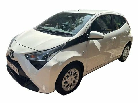 Toyota Aygo 1.0 Vvt-i X-play FN21XVM White #2