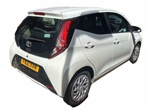 Toyota Aygo 1.0 Vvt-i X-play FN21XVM White #4