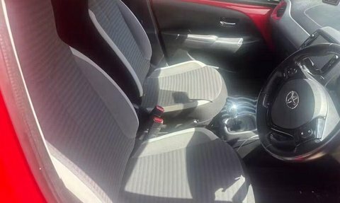 Toyota Aygo 1.0 Vvt-i X-trend LL68OOJ Red #2