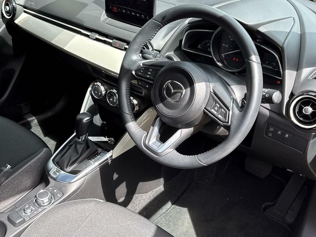 Mazda 2 1.5 Skyactiv G Exclusive-line Red #3