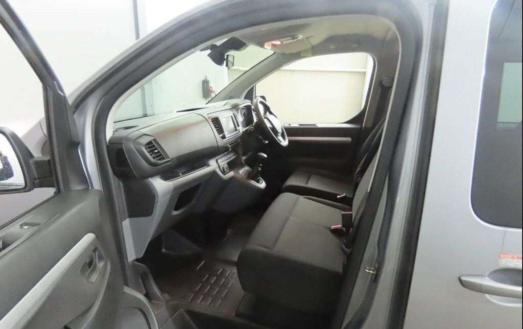 Vauxhall Vivaro Crew Van Sportive L2 H1 2.0 Ltr 120 Ps Turbo D Cre FP21PKU #2