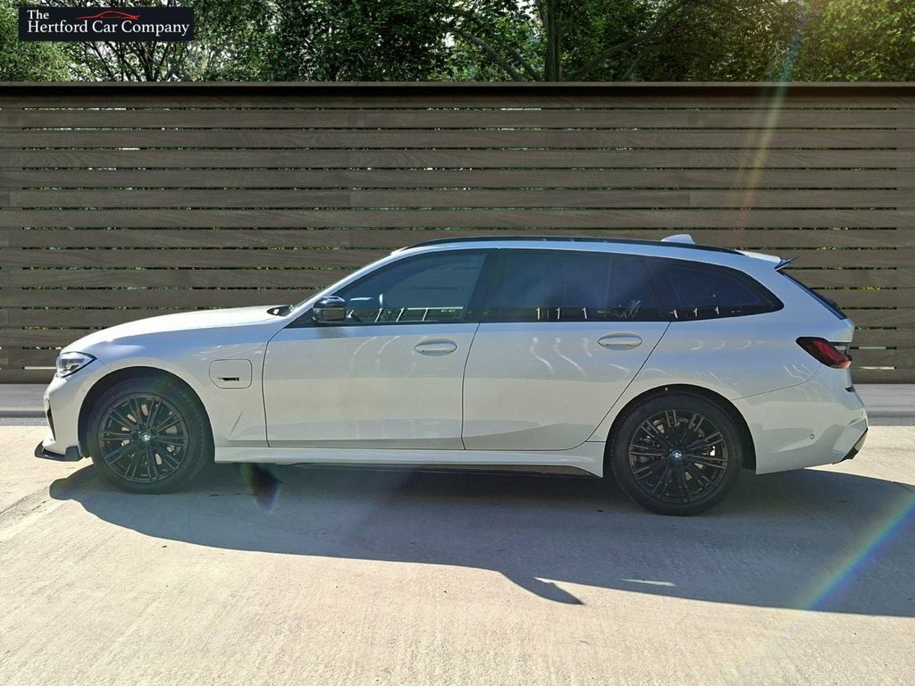 BMW 3 Series 2L M Sport HT71WEC White #4
