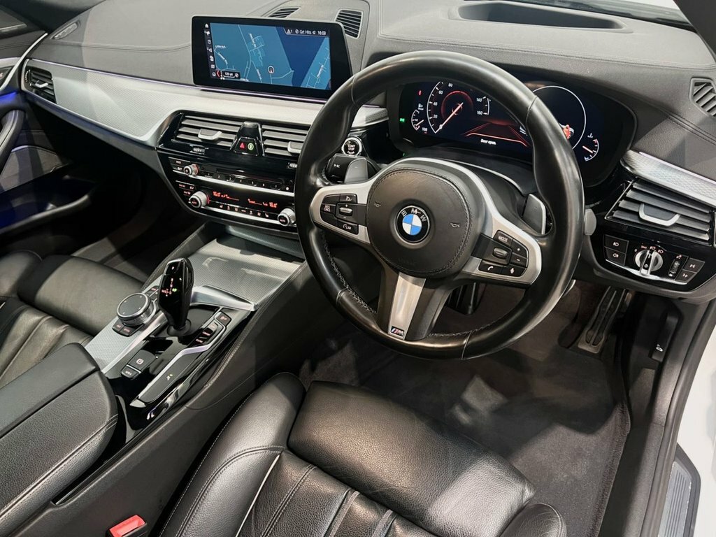 BMW 5 Series 3L M Sport YC68NPW White #4