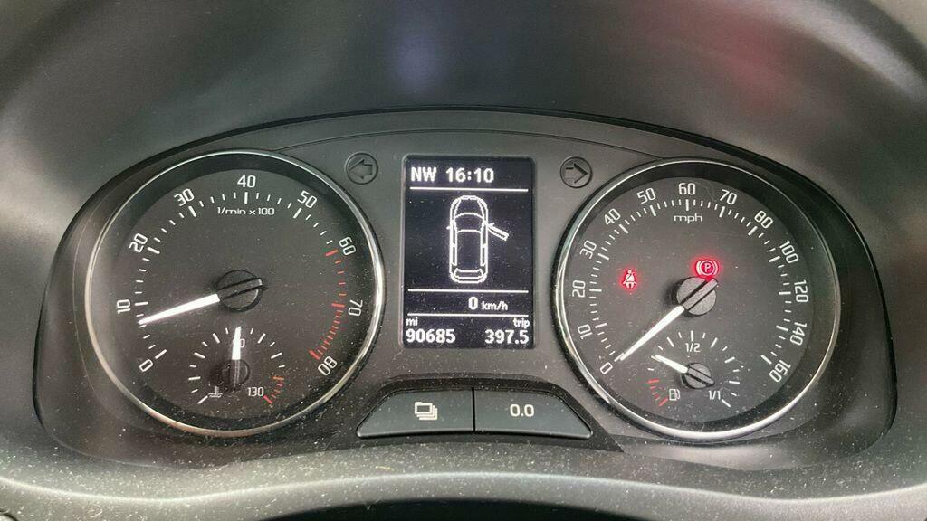 Skoda Fabia Hatchback 1.2 Tsi Black Edition Euro 5 20146 BK64FME White #2