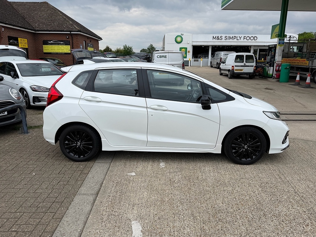 Honda Jazz 1.5 I-vtec Sport Navi Hatchback RA18AZW White #4