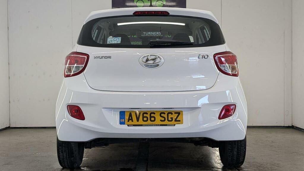 Hyundai I10 Hatchback 1.0 Se Euro 5 201666 AV66SGZ White #2
