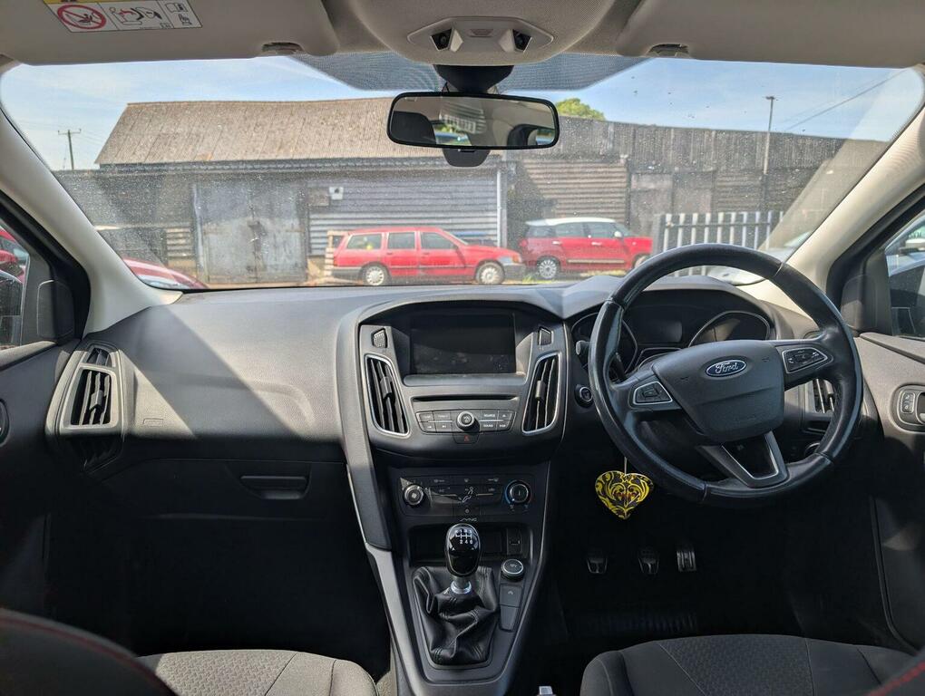 Ford Focus Hatchback 1.6 Tdci Zetec S Euro 5 Ss 2015 AU65HKY Black #3