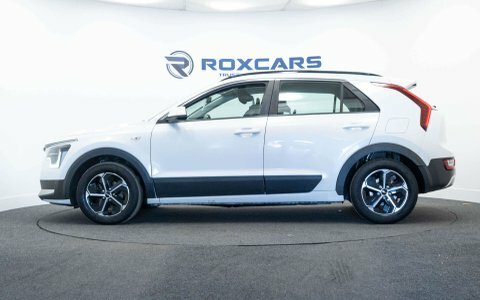 Kia Niro Suv XGZ8948 White #4