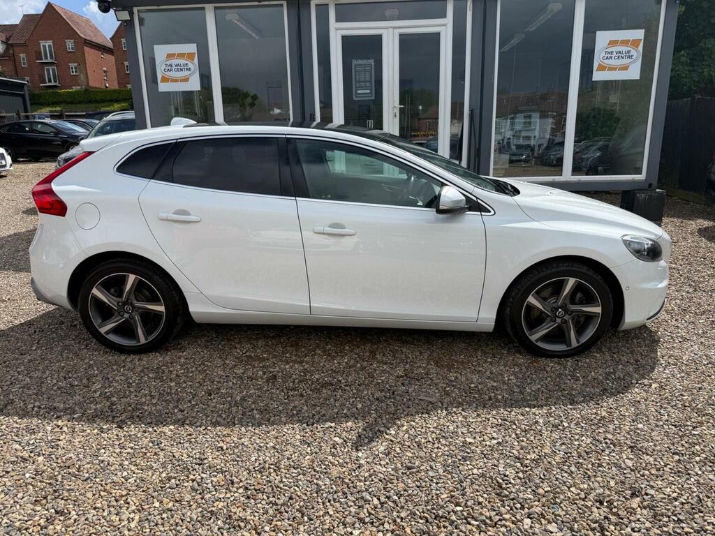 Volvo V40 Hatchback 2.0 D2 R-design Nav Euro 6 Ss White #2