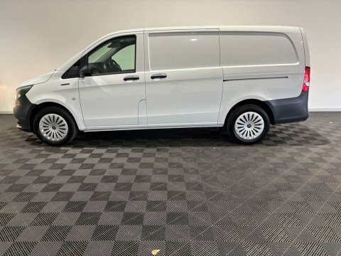 Mercedes-Benz eVito 2024 74 Evito White #6