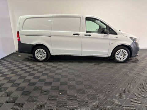 Mercedes-Benz eVito 2024 74 Evito White #3
