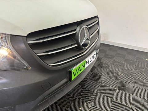 Mercedes-Benz eVito Mpv White #30