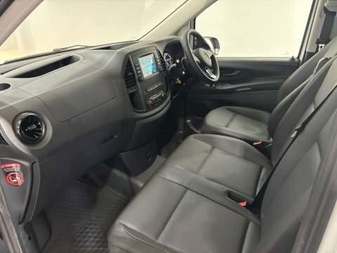Mercedes-Benz eVito Mpv White #17