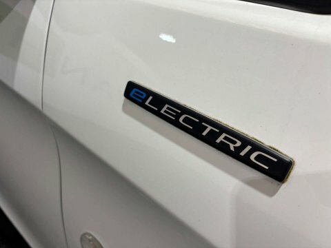 Mercedes-Benz eVito Mpv White #16