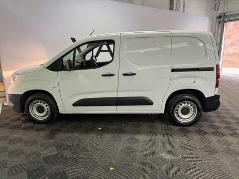 Vauxhall Combo 2022 72 1.5 XGZ8024 White #4