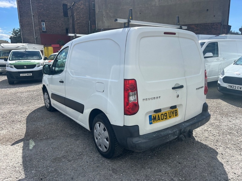 Peugeot Partner  White #3