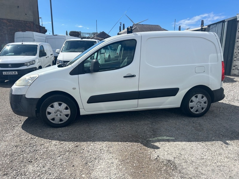 Peugeot Partner  White #7