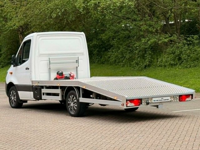 Mercedes-Benz Sprinter Diesel PJ70JXN White #4