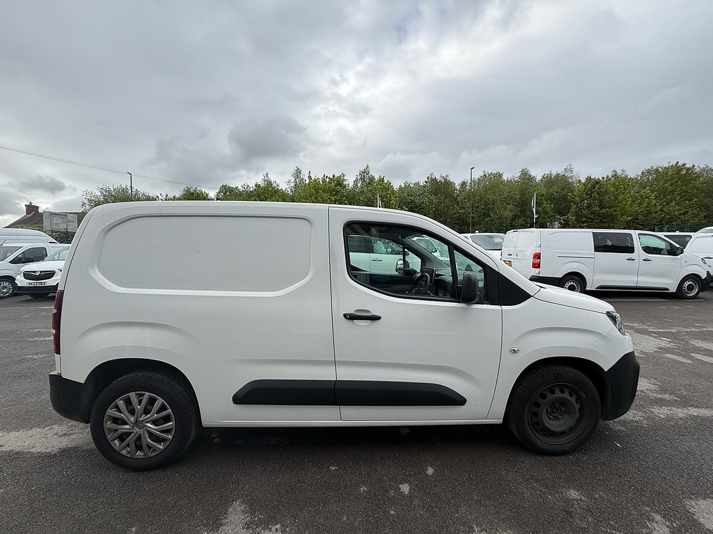 Citroen Berlingo Bluehdi 1000 Enterprise M PE69XSK White #4