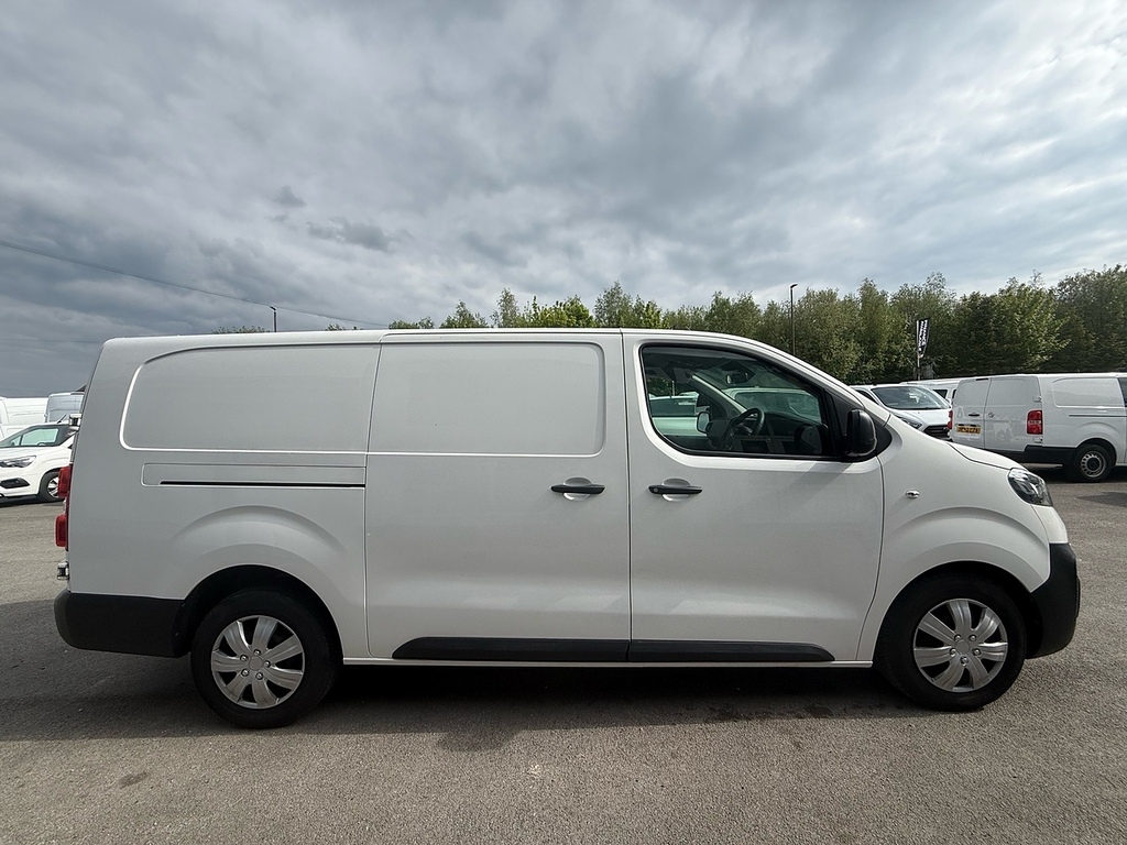 Vauxhall Vivaro 1.5 Turbo D 2900 Dynamic Lwb Air Con Sat Nav Van 6 DY69XPF White #4