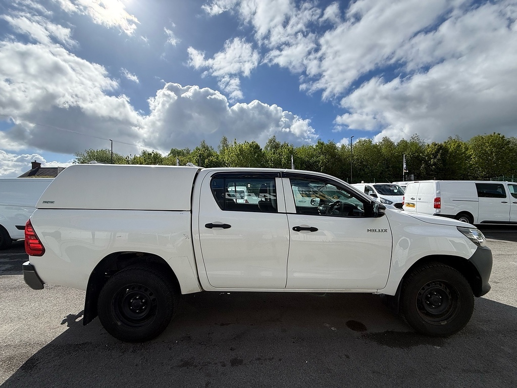 Toyota HILUX 2.4 D-4d Active Pickup Double Cab Air Con Tow Bar BF69YPJ White #4