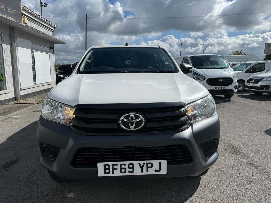 Toyota HILUX 2.4 D-4d Active Pickup Double Cab Air Con Tow Bar BF69YPJ White #2