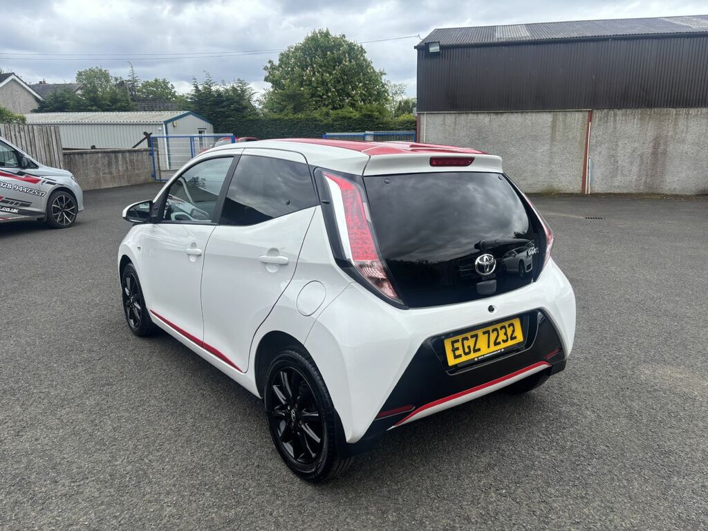 Toyota Aygo 1.0 Vvt EGZ7232 White #3