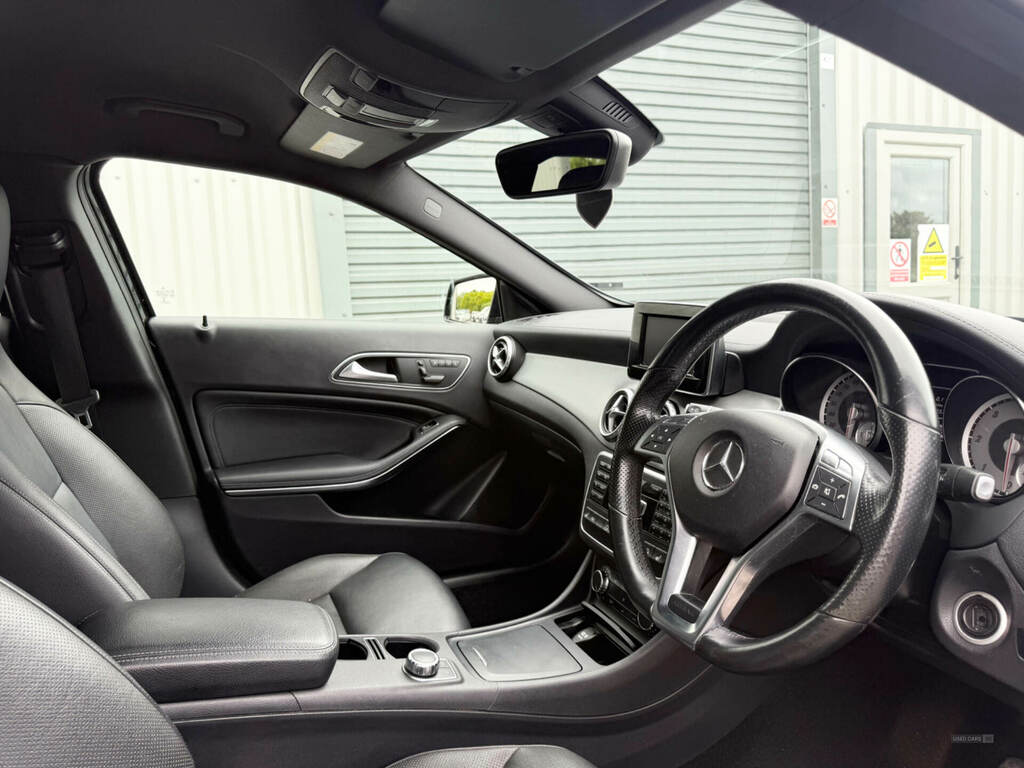 Mercedes-Benz GLA Class Gla 220 Cdi 4Matic Amg Line Premium Black #6