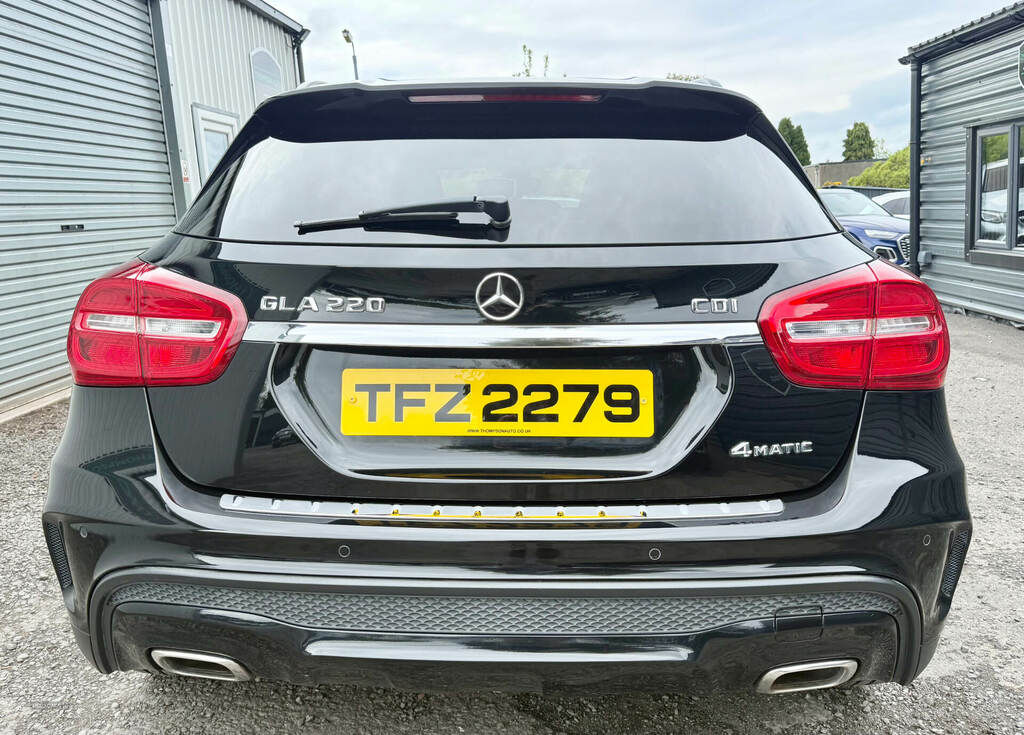 Mercedes-Benz GLA Class Gla 220 Cdi 4Matic Amg Line Premium Black #3
