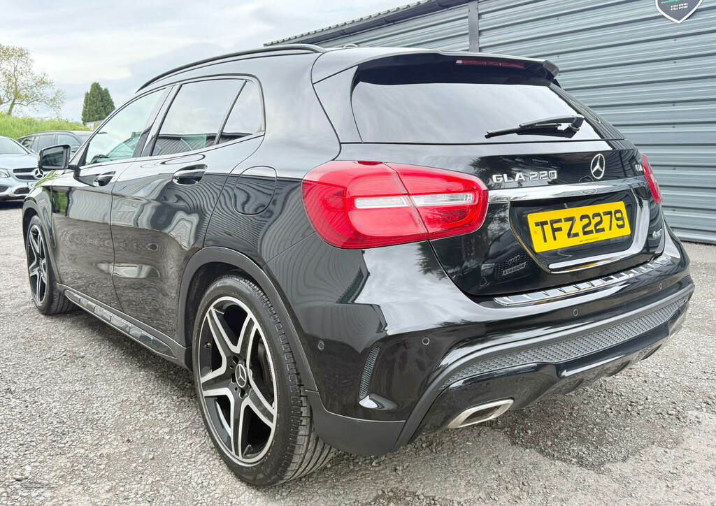 Mercedes-Benz GLA Class Gla 220 Cdi 4Matic Amg Line Premium Black #4