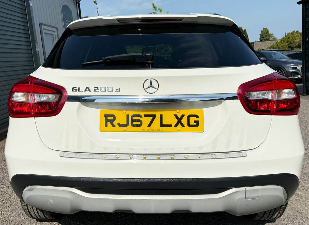 Mercedes-Benz GLA Class Gla 200D Se White #5