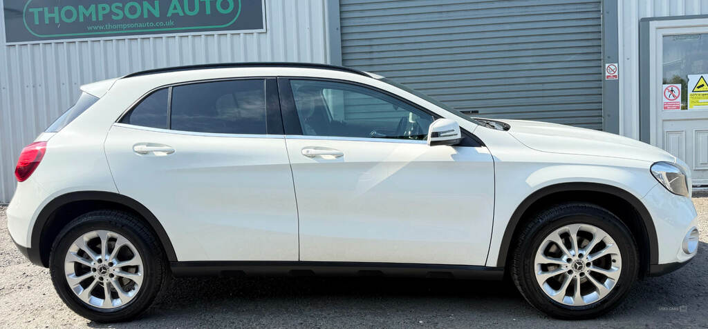 Mercedes-Benz GLA Class Gla 200D Se White #2