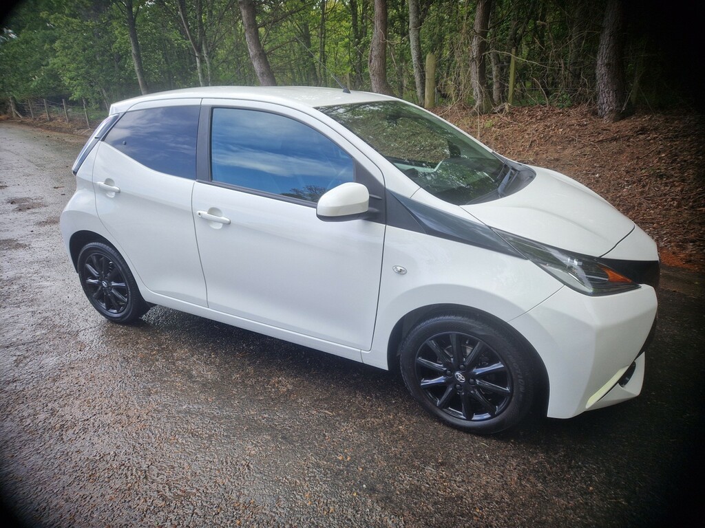 Toyota Aygo Hatchback 1.0 Vvt-i X-style 201767 White
