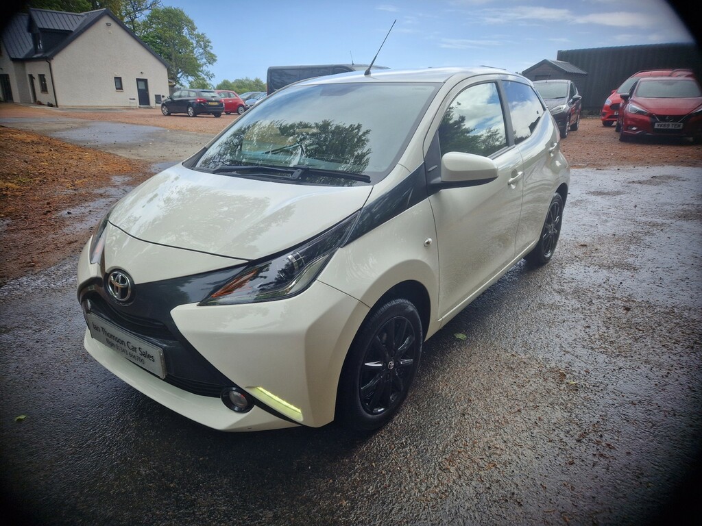 Toyota Aygo Hatchback 1.0 Vvt-i X-style 201767 White #2