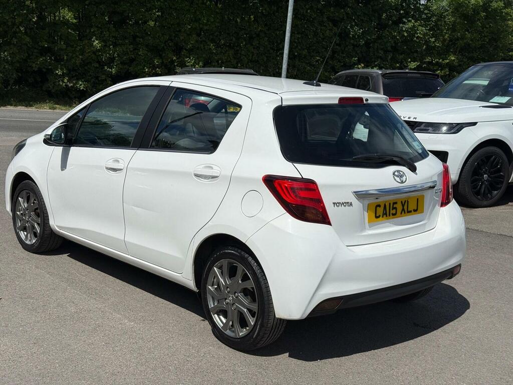 Toyota Yaris Hatchback 1.33 Dual Vvt-i Excel Euro 5 Euro 5 CA15XLJ White #4
