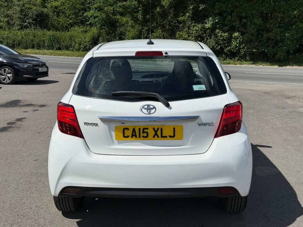 Toyota Yaris Hatchback 1.33 Dual Vvt-i Excel Euro 5 Euro 5 CA15XLJ White #5