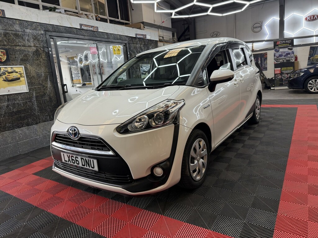 Toyota Sienta Toyota Sienta Ptrl Hybrid 1.5C Seat Ulez , Silver #14
