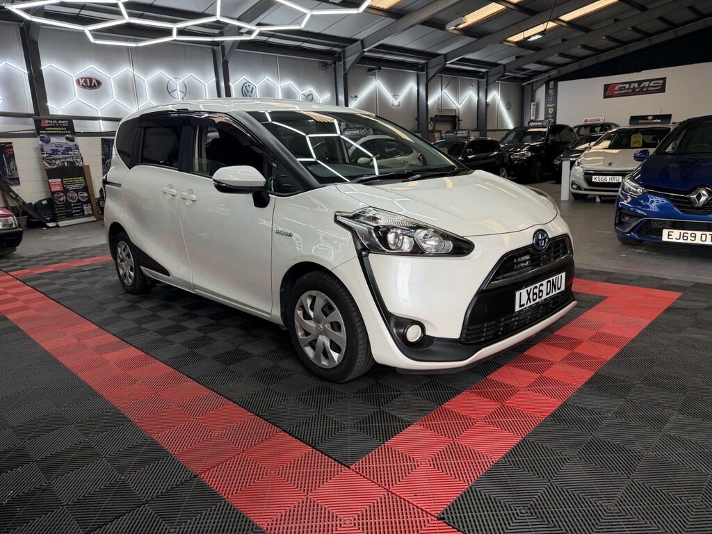 Toyota Sienta Toyota Sienta Ptrl Hybrid 1.5C Seat Ulez , Silver #8