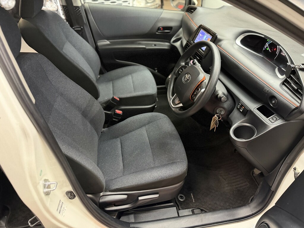 Toyota Sienta Toyota Sienta Ptrl Hybrid 1.5C Seat Ulez , Silver #29